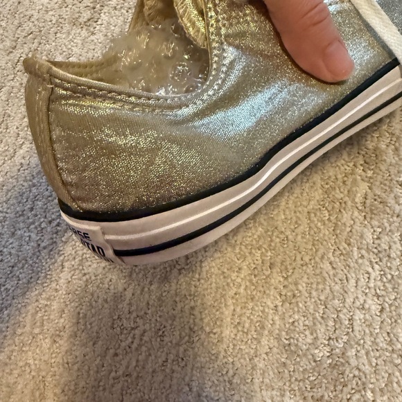 Converse Gold Metallic Low-Top Women’s Sneakers Size 11 Pre-Owned - Picture 8 of 15